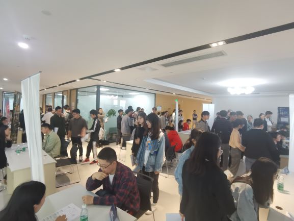 受训结班同学参加华为人才联盟jinnianhui今年会专场招聘会.jpg